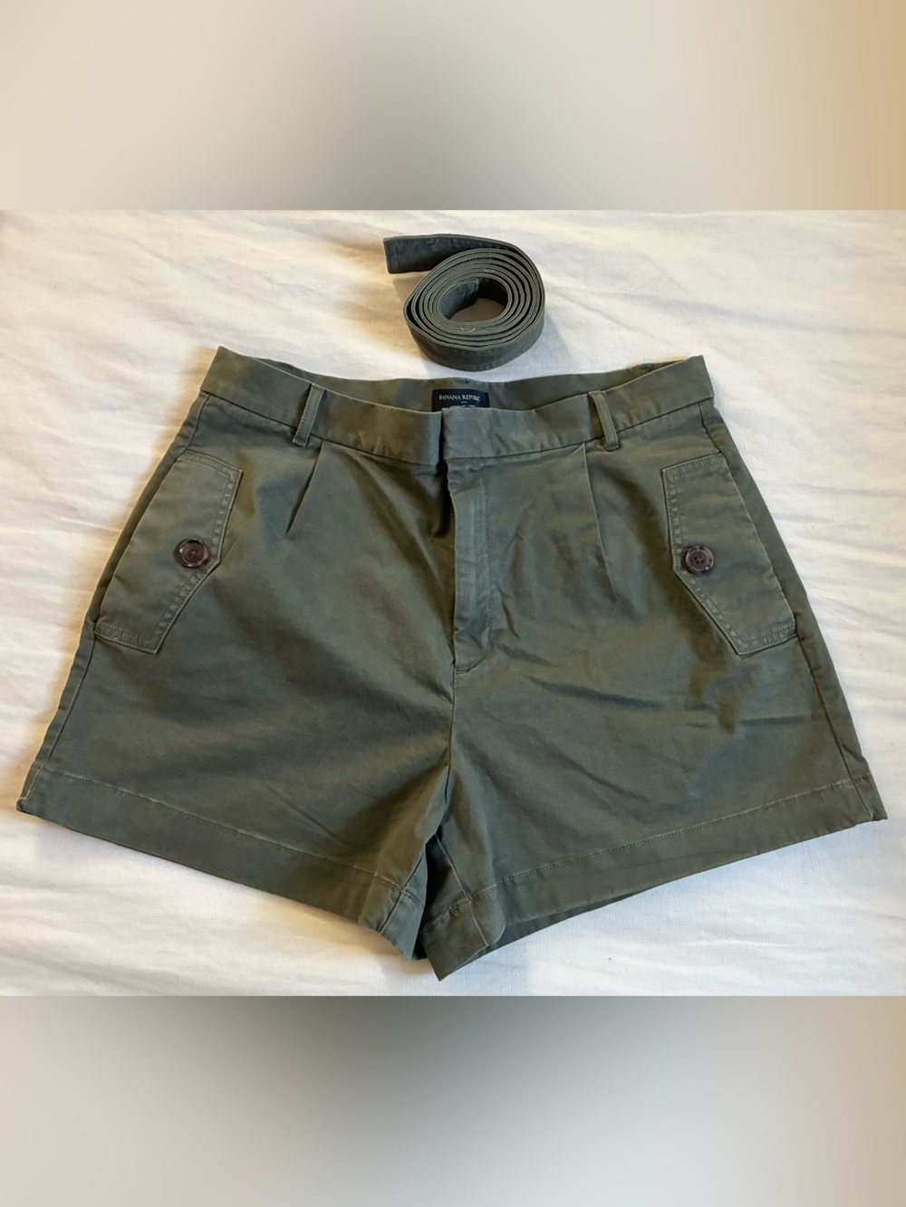 Banana Republic Olive Cargo Shorts with Belt | Size 14